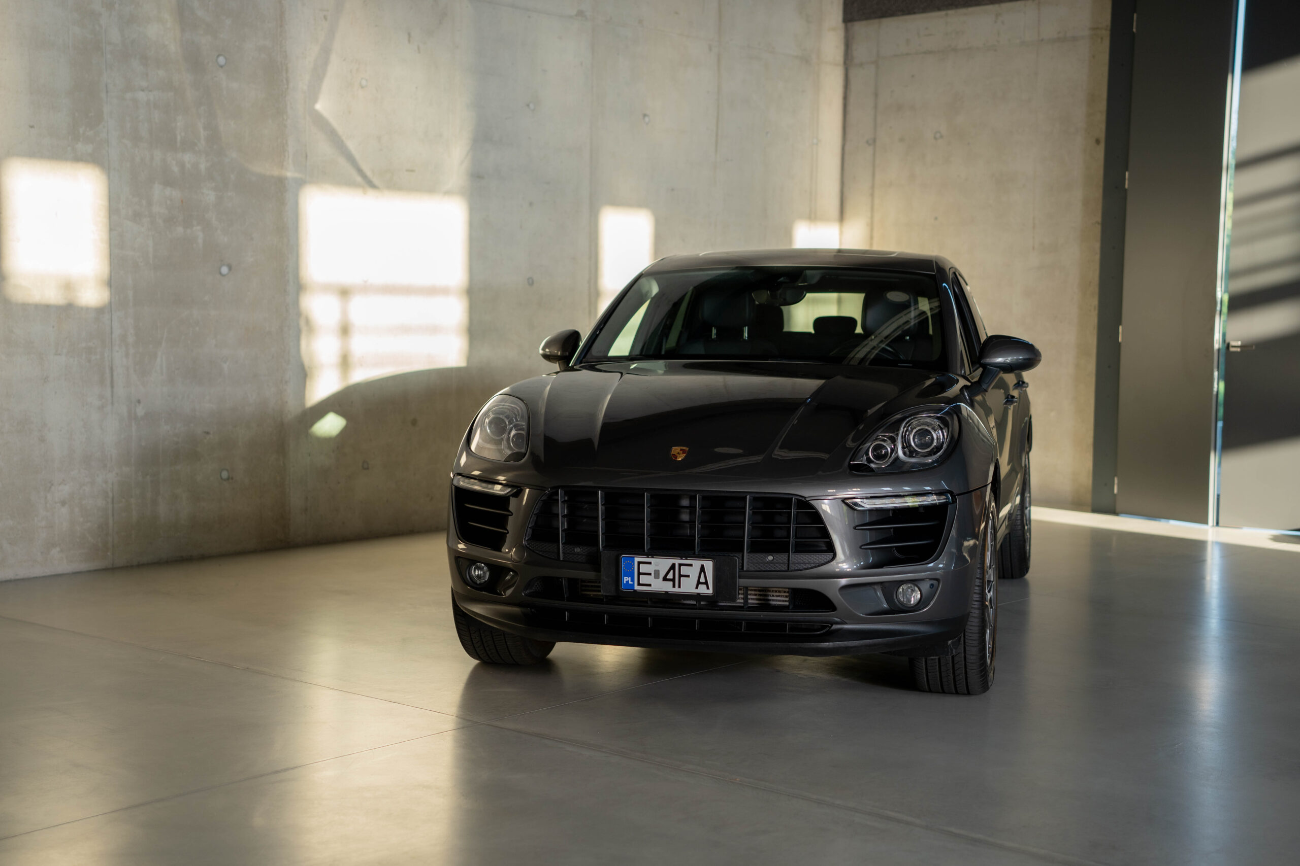 Porsche Macan front