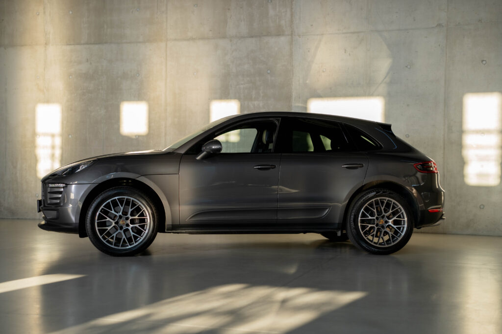 Porsche Macan rzut z boku