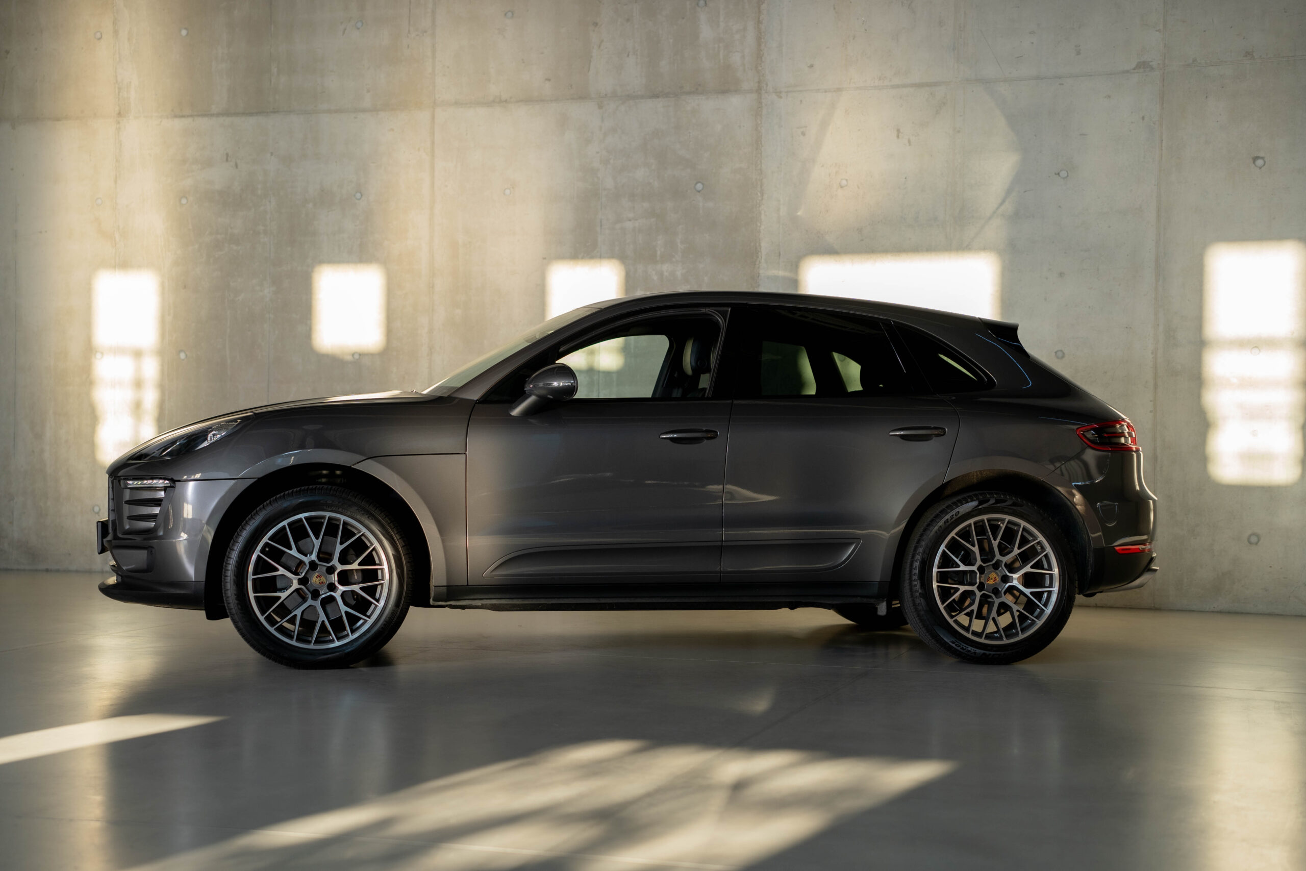 Porsche Macan rzut z boku
